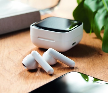 Logotrade firmakingid pilt: TWS kõrvaklapid päikeselaadijaga